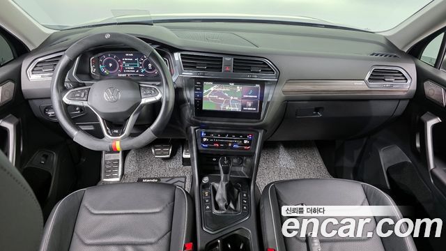 Volkswagen Tiguan — interior