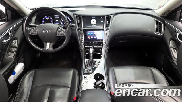 Infiniti Q50 — interior