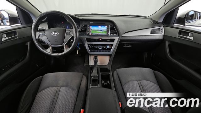 Hyundai Sonata — interior