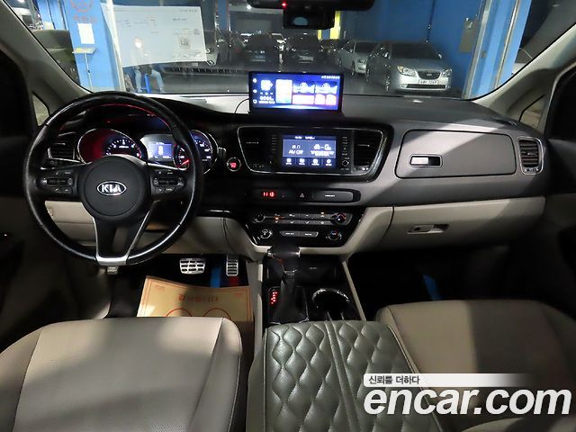 Kia Carnival — interior
