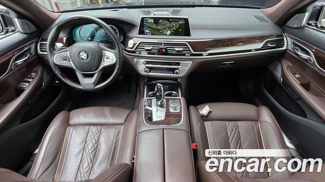 BMW 7 Series — interior