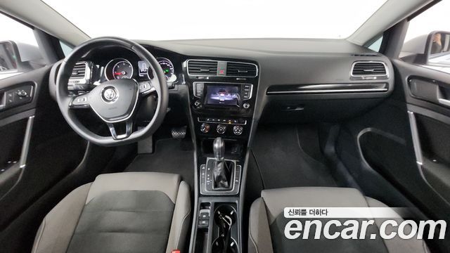 Volkswagen Golf — interior