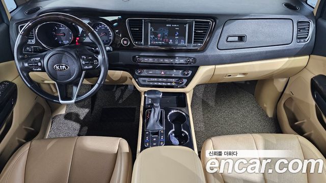 Kia Carnival — interior
