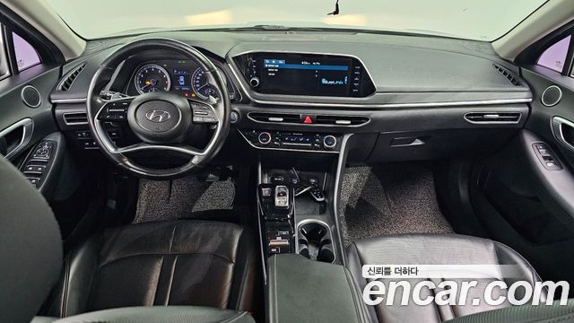 Hyundai Sonata — interior