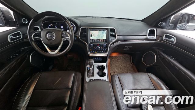 Jeep Cherokee — interior