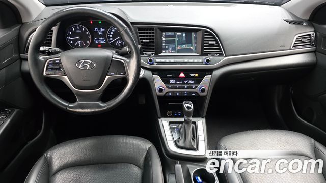 Hyundai Avante — interior
