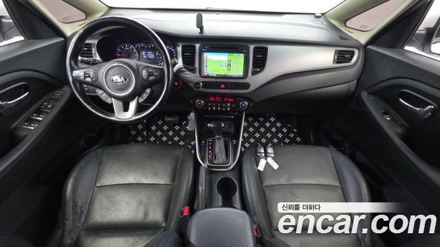 Kia Carens — interior