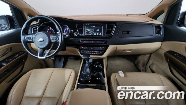 Kia Carnival — interior