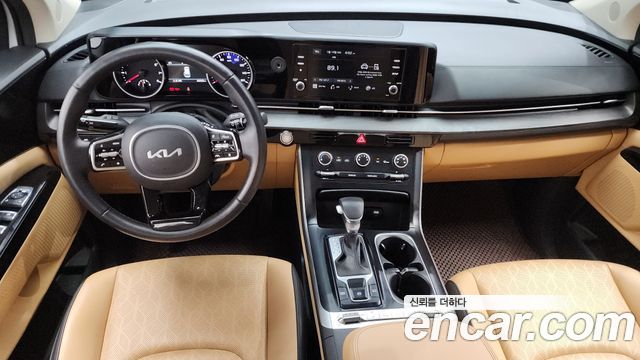 Kia Carnival — interior