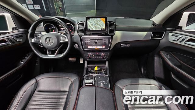 Mercedes-Benz GLE-Class — interior