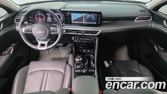 Kia K5 — interior