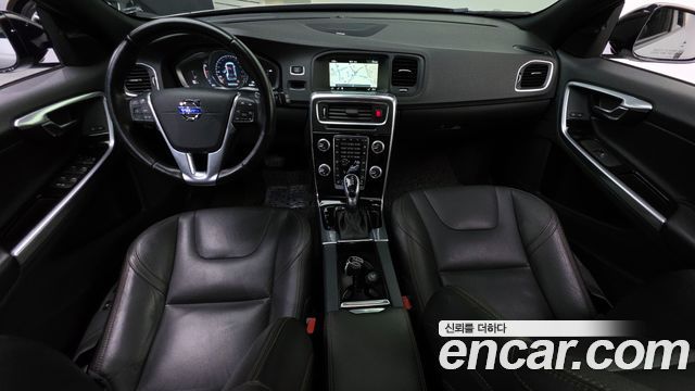 Volvo V60 — interior