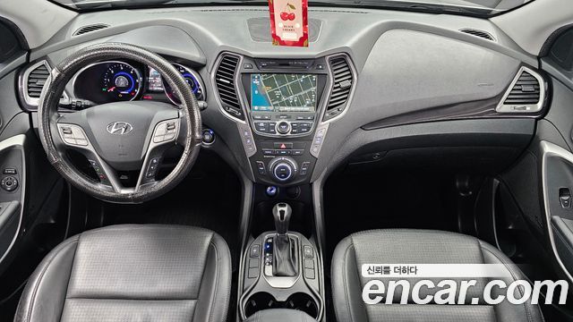 Hyundai Santa Fe — interior
