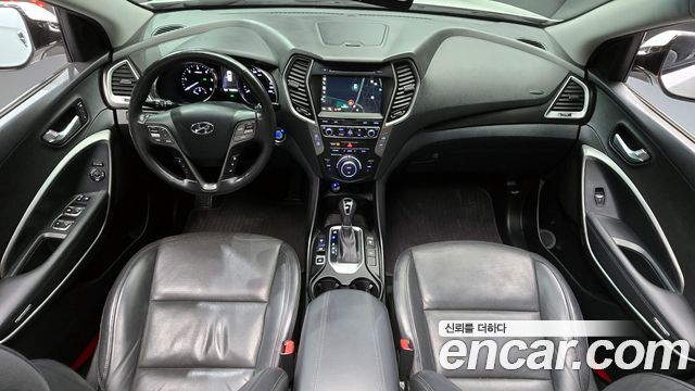 Hyundai Santa Fe — interior