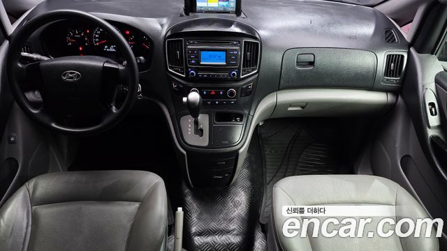Hyundai Starex — interior