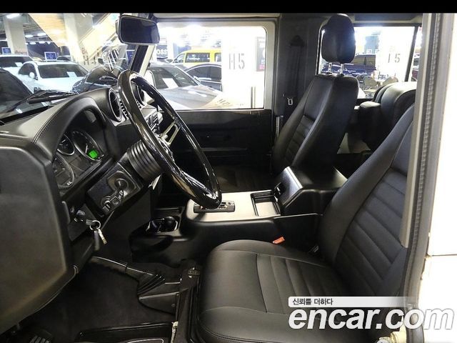 Land Rover Defender — interior
