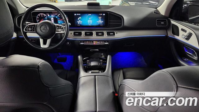 Mercedes-Benz GLE-Class — interior