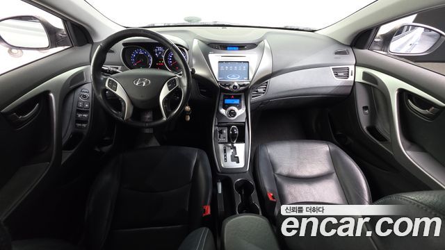 Hyundai Avante — interior