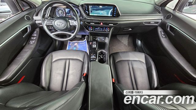 Hyundai Sonata — interior