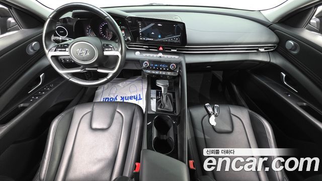 Hyundai Avante — interior