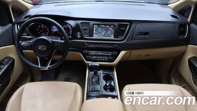 Kia Carnival — interior