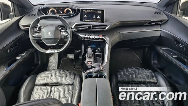 Peugeot 5008 — interior