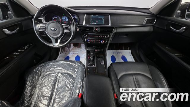 Kia K5 — interior