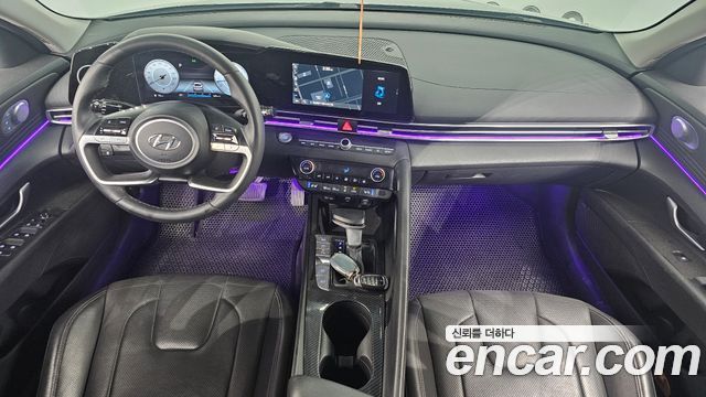 Hyundai Avante — interior
