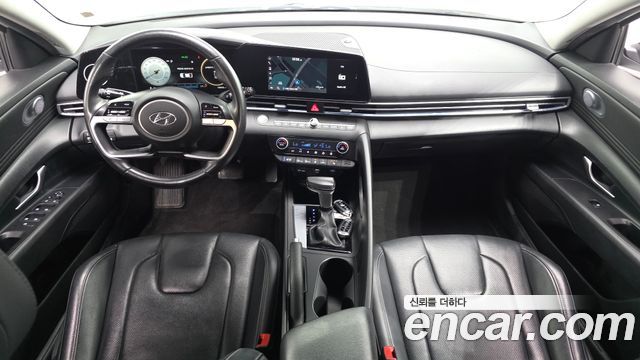 Hyundai Avante — interior