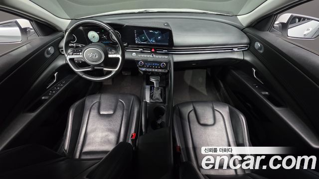 Hyundai Avante — interior