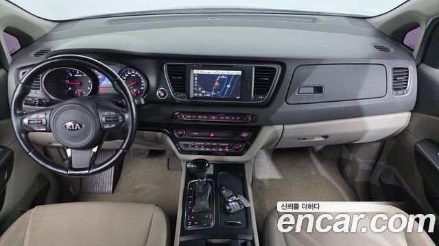Kia Carnival — interior