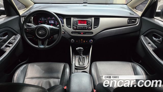 Kia Carens — interior