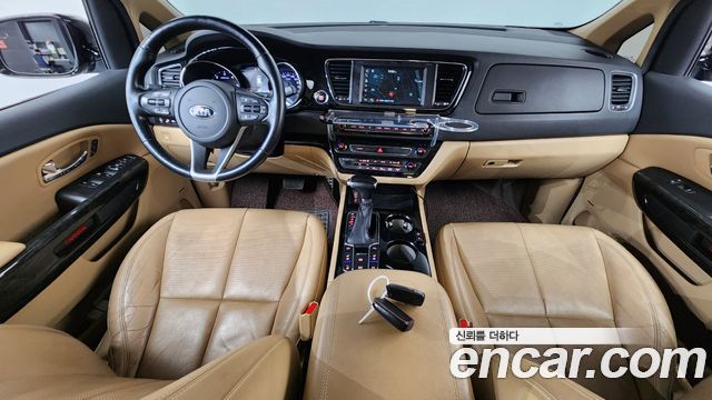 Kia Carnival — interior