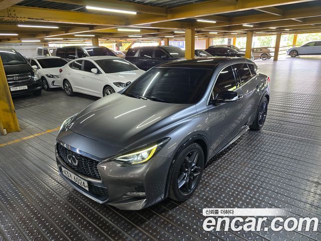 Infiniti Q30 — exterior