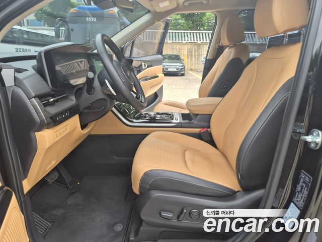Kia Carnival — interior