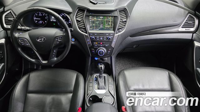 Hyundai Santa Fe — interior