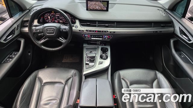 Audi Q7 — interior