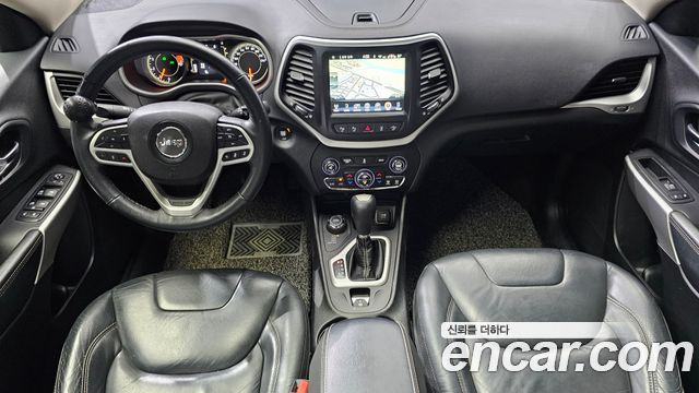 Jeep Cherokee — interior