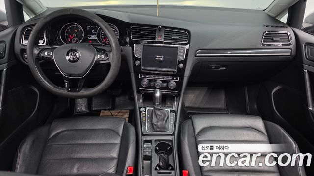 Volkswagen Golf — interior