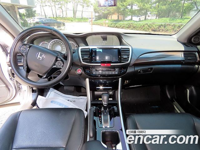 Honda Accord — interior