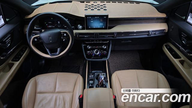 Lincoln Corsair — interior