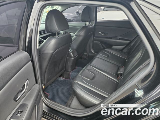 Hyundai Avante — interior