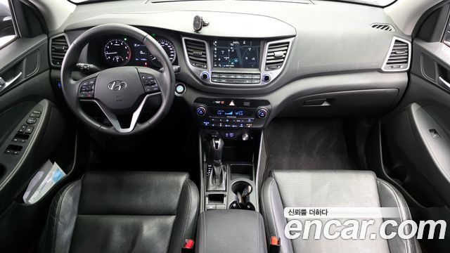Hyundai Tucson — interior