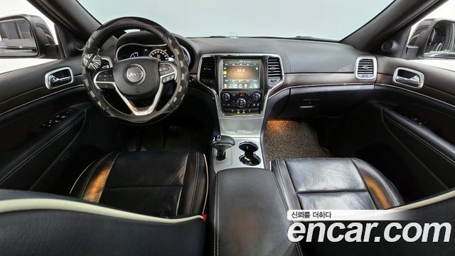 Jeep Cherokee — interior
