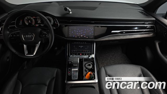 Audi Q7 — interior