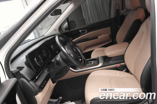 Kia Carnival — interior
