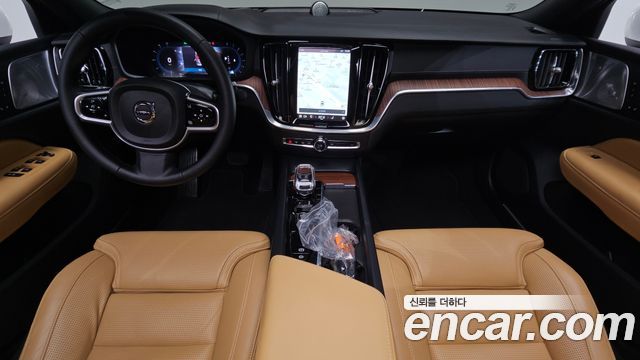 Volvo S60 — interior