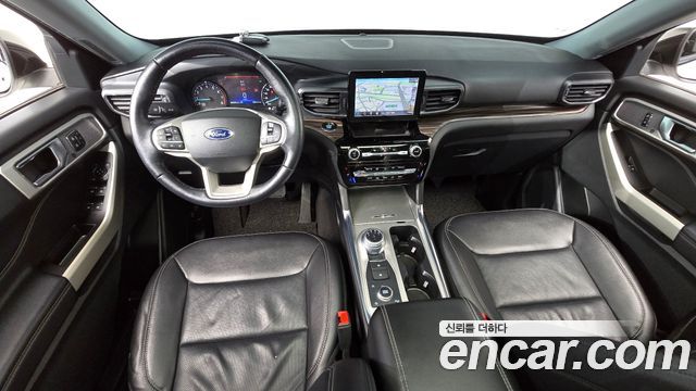 Ford Explorer — interior