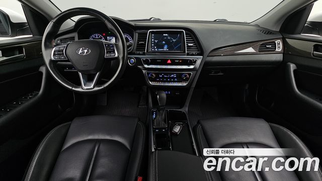 Hyundai Sonata — interior