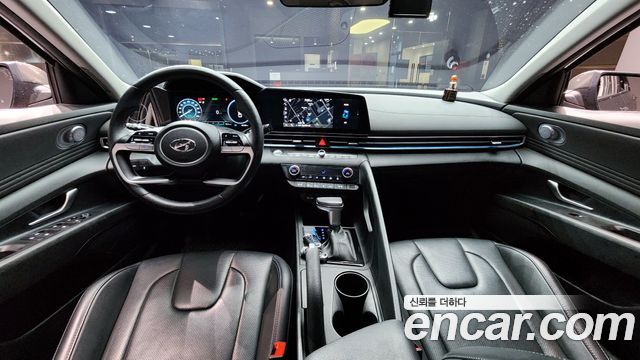 Hyundai Avante — interior